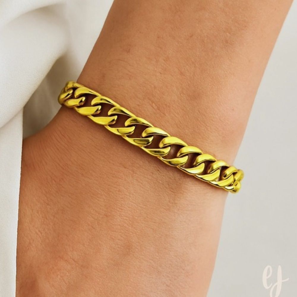 Cuban Chain Bracelet with Lock Clasp – Polished Gold Tone Finish - Unisex